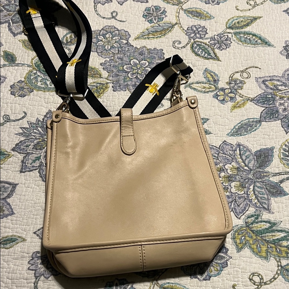 Stylish Cream Shoulder Bag - Picture 2 of 4